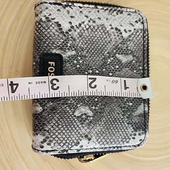 Fossil Wallet Gray Snake Skin Embossed Credit Card Slots Zip Bifold - Picture 7 of 8